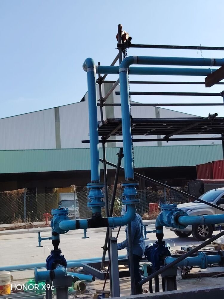 External pipe rack with valves and pump connections