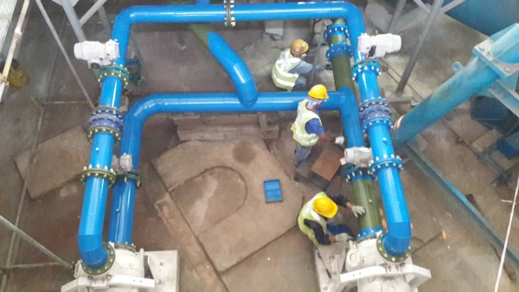 Actuated valve manifold installed above a pump chamber